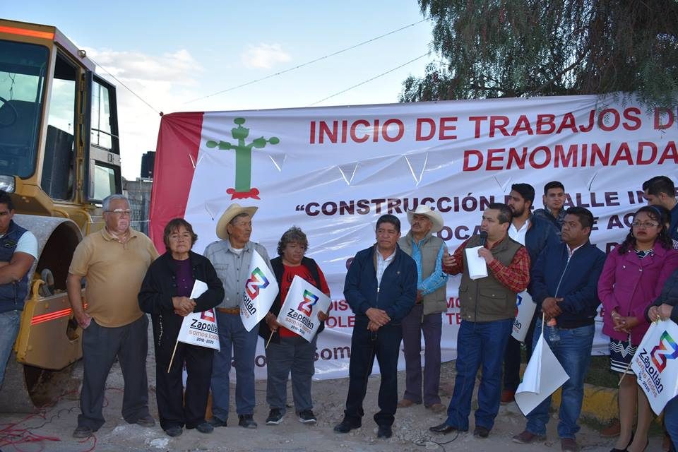 Inicia construcción de calle Ciprés en Acayuca