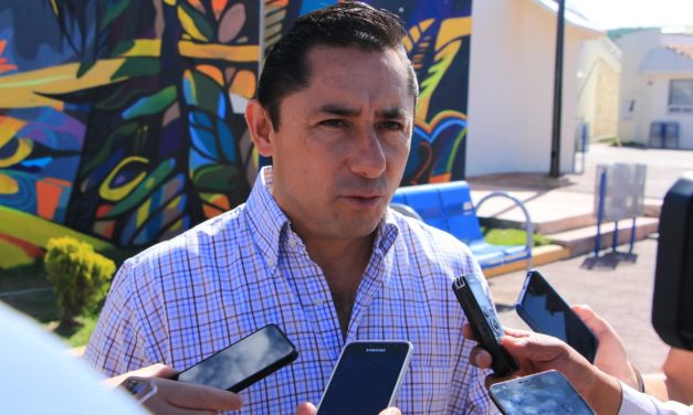 Intereses ajenos en Mercado de Pachuquilla, señala Raúl Camacho