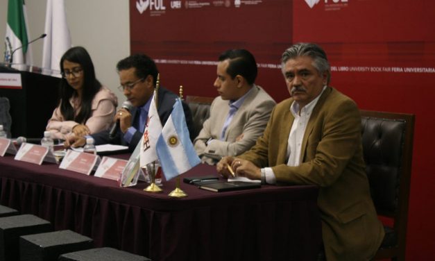Especialistas de política en México, presentan libros en la FUL