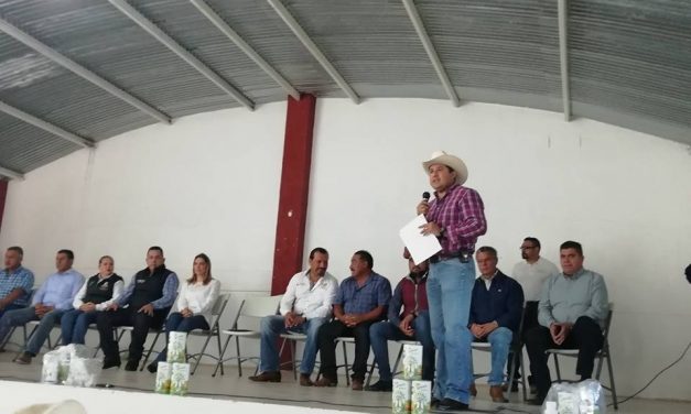Productores de Zapotlán reciben incentivos para siembra de avena