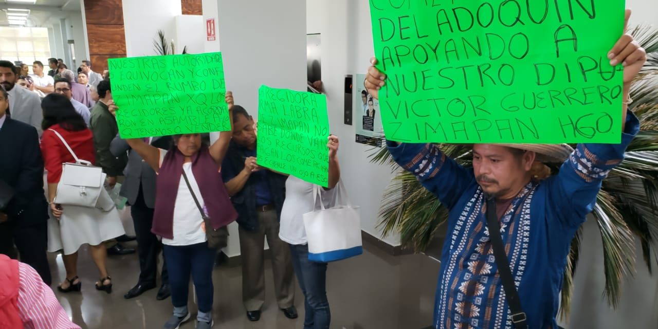 Comerciantes de Zimapán se manifiestan en contra del ayuntamiento