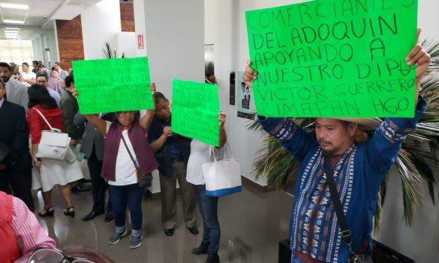 Comerciantes de Zimapán se manifiestan en contra del ayuntamiento