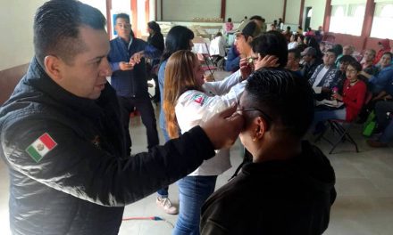 Entregan anteojos a 400 habitantes de Zapotlán