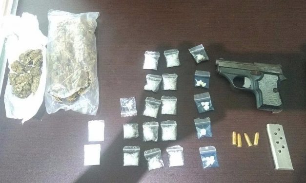 Detienen a hombres con posible droga en Huichapan