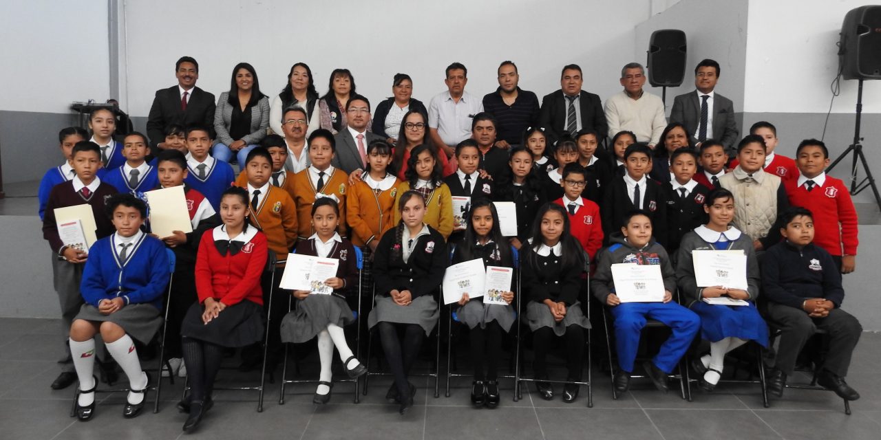 CDHEH entrega constituciones a niños de Tolcayuca