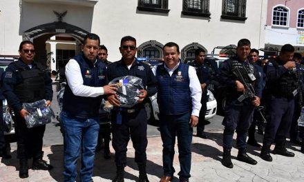  Policía Municipal de Zapotlán recibe equipamiento