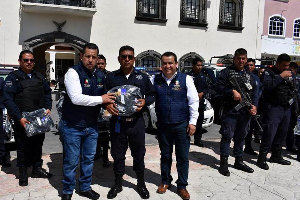  Policía Municipal de Zapotlán recibe equipamiento