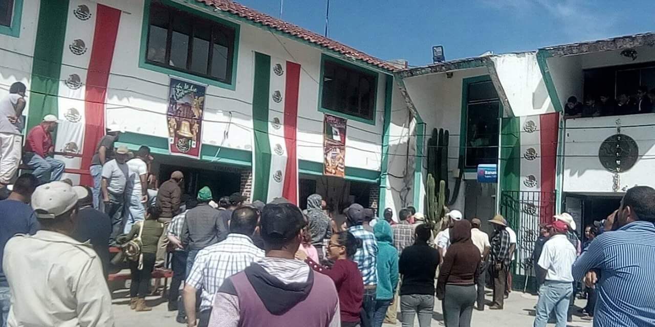 Pobladores de Metepec queman a presuntos «robachicos»