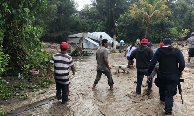 Desbordamiento de río Nexapa afecta 35 viviendas