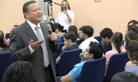 Julio Menchaca califica de «absurdo» el conflicto en el Congreso Local