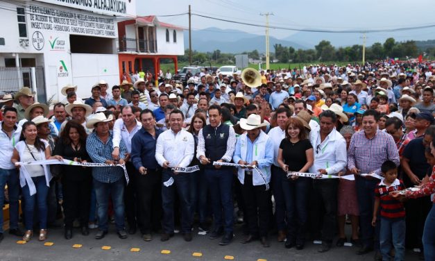 Omar Fayad inaugura obra en Alfajayucan