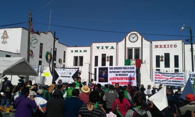 Integrantes de la UNTA se manifiestan contra alcalde de Epazoyucan