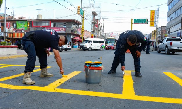 Elementos de tránsito de Tizayuca aportan material para balizar calles