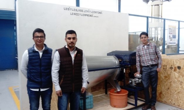 Estudiantes del ITP consiguen comprador para máquina creada en tarea escolar