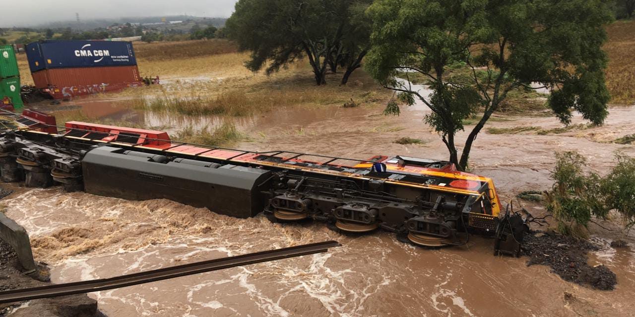 Descarrila tren en Michoacán, por las lluvias