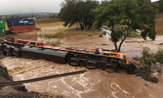 Descarrila tren en Michoacán, por las lluvias