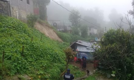 Dos lesionados por derrumbe en Zacualtipán