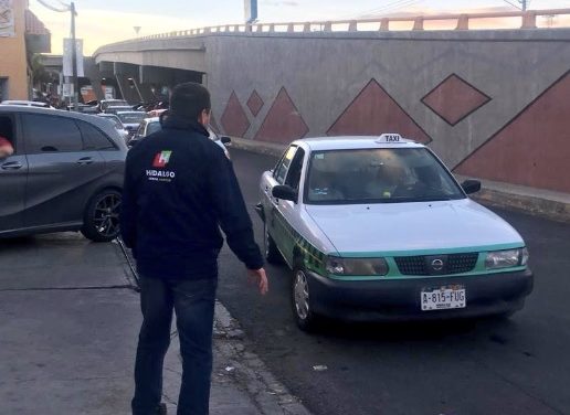 Taxistas no respetan tarifas establecidas para la Feria de Pachuca