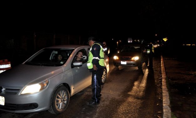 Más de mil automovilistas sancionados por usar celular mientras manejan, en Tulancingo