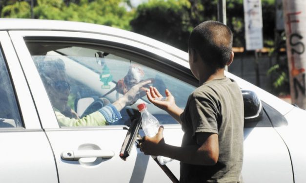 SIPINNA rescatará a niños que trabajan en semáforos