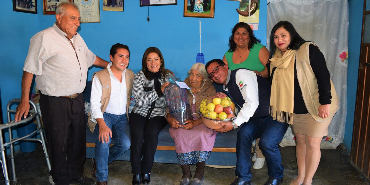 Ayuntamiento de San Salvador reconoce a adultos mayores de 100 años
