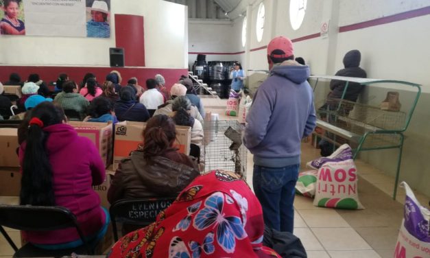 Entregan paquetes de apoyo de autoconsumo en Santiago Tulantepec