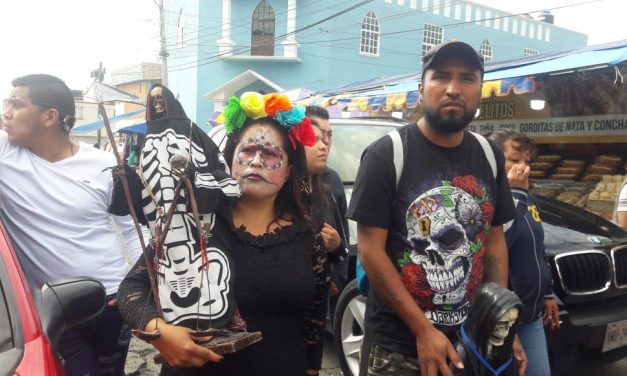 Realizan peregrinación de Santa Muerte