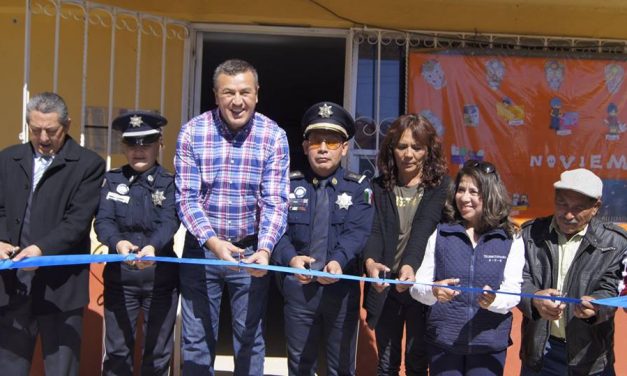 Alcalde de Tepeapulco inaugura biblioteca comunitaria