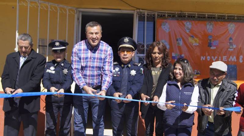 Alcalde de Tepeapulco inaugura biblioteca comunitaria