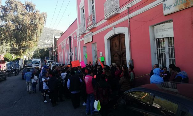 Piden restituir a profesores de la Primaria Francisco I. Madero