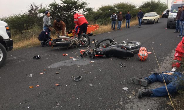 Impacto entre motocicletas deja dos lesionados en Tepeji