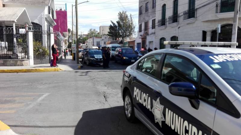 Patrulla impacta a camioneta en Belisario Domínguez