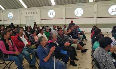 En Santiago Tulantepec ofrecen beneficios a adultos con credencial del INAPAM
