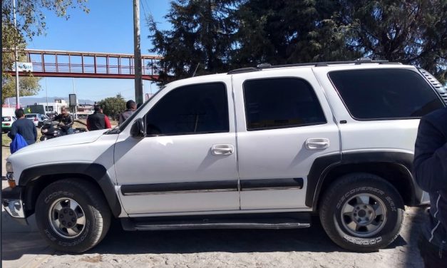 Asegura Policía Estatal a dos personas tras presunto robo de camioneta