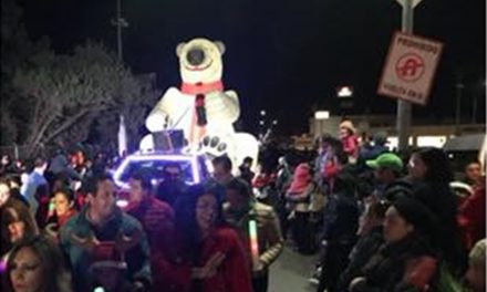 Desfile de la Luz en Tepeapulco cautiva a niños y adultos