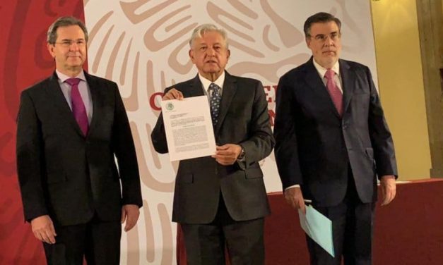 Firma AMLO iniciativa para cancelar la reforma educativa