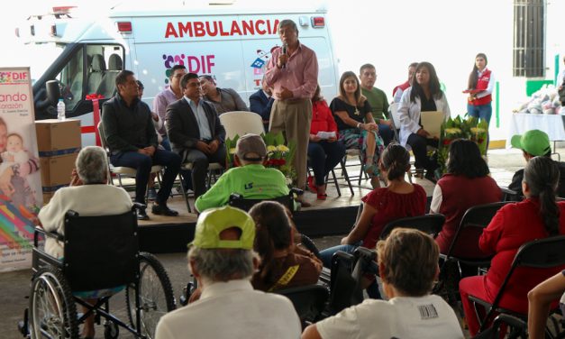 Gabriel y Juana García Rojas donan ambulancia para el DIF Tizayuca