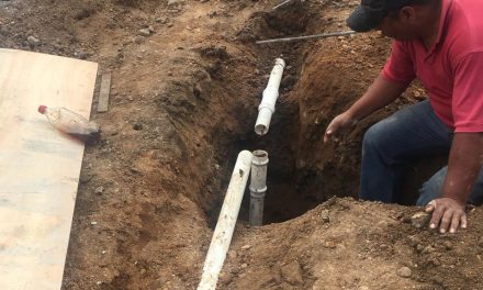 Rehabilitan línea de agua potable en calle 20 de Noviembre de Tulancingo