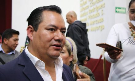 Asael Hernández se deslinda de agresiones contra regidora