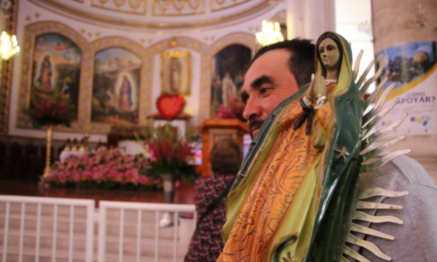 Asisten miles de pachuqueños a adorar a la virgen, en la  villita