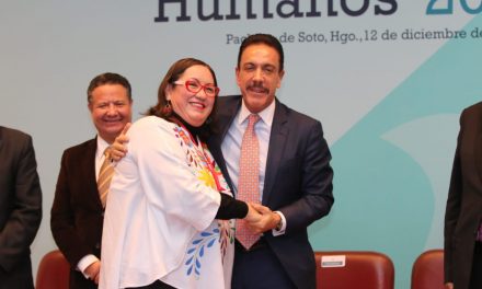 Tania Meza recibe Medalla al Mérito en la Promoción y Defensa de los Derechos