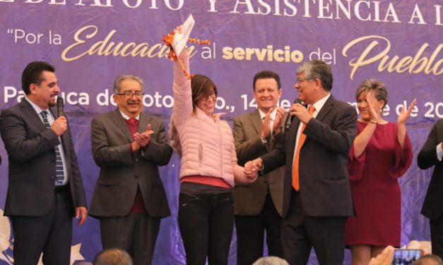 SNTE festejó a 5 mil trabajadores de apoyo