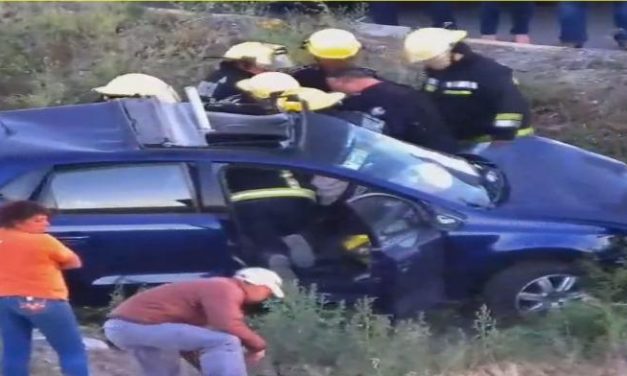 Accidente entre una pipa y un vehículo particular, en Las Torres