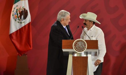Nieto de Zapata grita ¡Viva México cabrones!