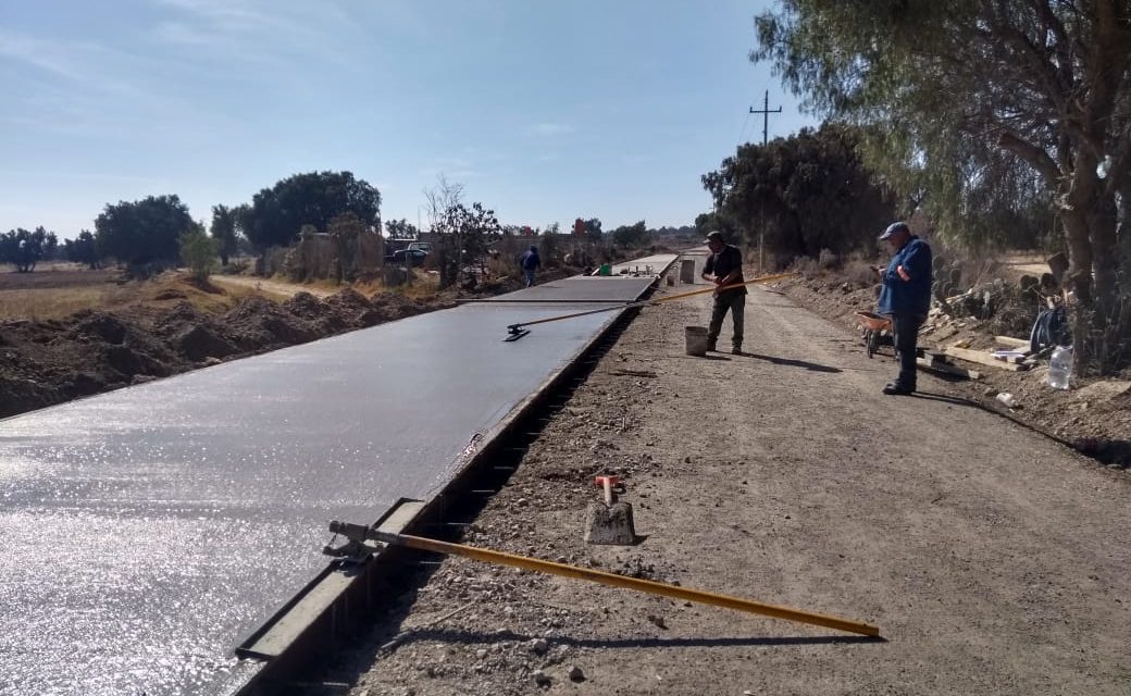 SOPOT reconstruye carretera San Pedro Tlaquilpan-La Trinidad, en Zempoala