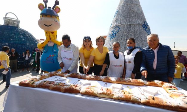 Parten Rosca de Reyes de 81 metros en Pachuca