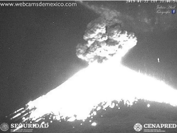 Popocatépetl emite explosión de 4 km de altura