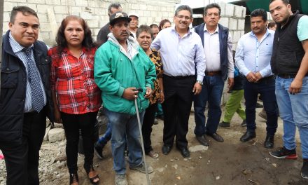 Ayuntamiento de Tolcayuca beneficia con losas a 10 familias