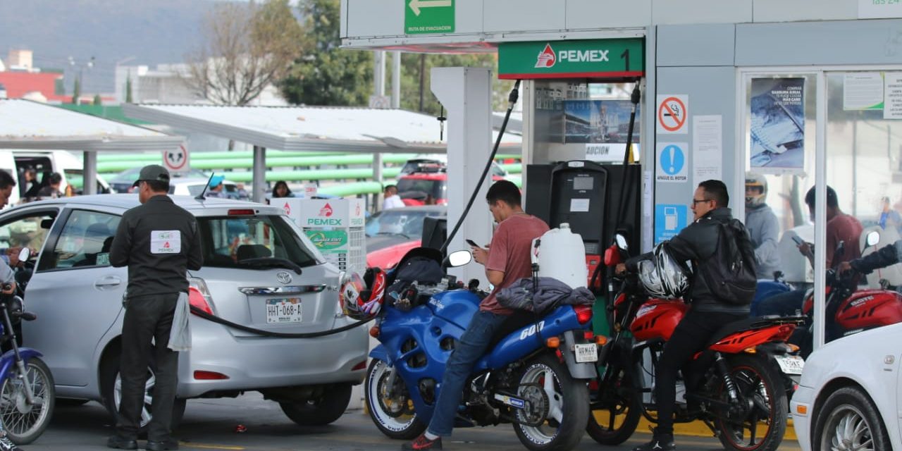 Pachuqueños esperan que el abasto de gasolina se regularice en menos de dos semanas