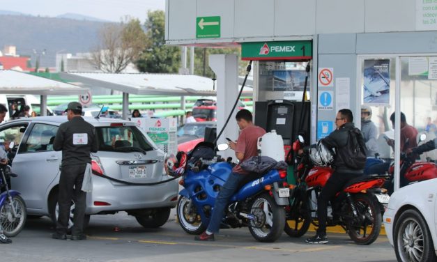 Pachuqueños esperan que el abasto de gasolina se regularice en menos de dos semanas